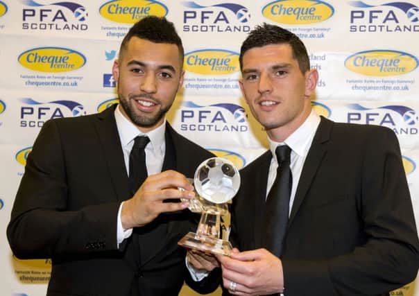 27/04/14
HILTON - GLASGOW
Cowdenbeath player Kane Hemmings (left) is joined by West Bromwich Albion star Graham Dorrans as he receives the 2013/2014 PFA Scotland Championship Player of the Year award.