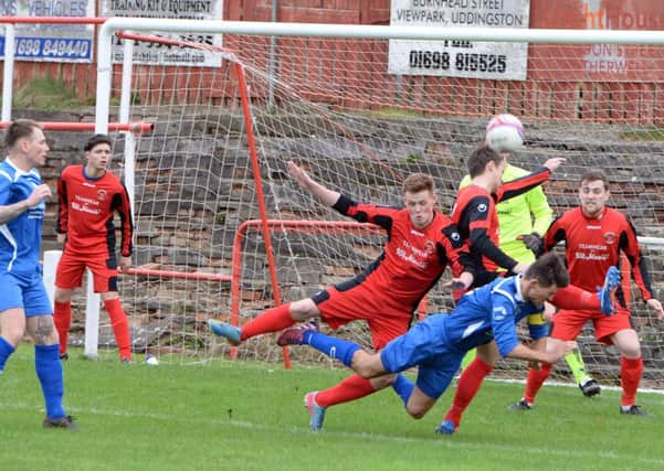 Action from last Saturday's Thorniewood v Lesmahagow thriller (Pic by Alan Watson)