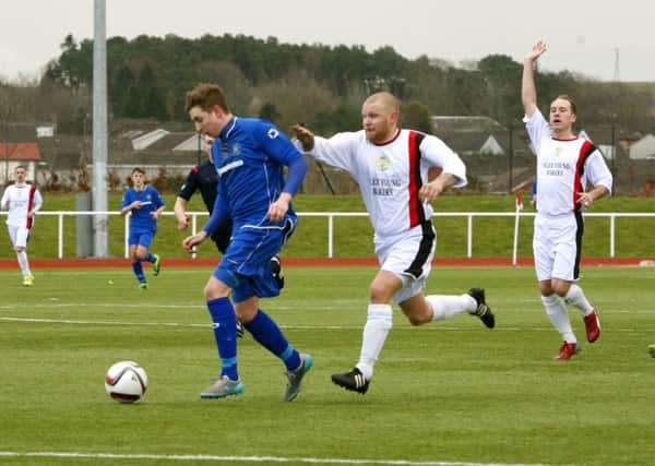 Ryan Smillie about to shoot home the opening goal in Carluke Rovers' 3-2 home Central Division 1 defeat by Wishaw, Feb 27, 2016 (Pic by Jim Clare)