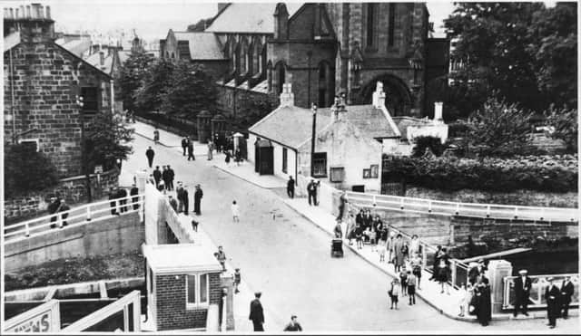 Townhead Bridge, Kirkintilloch - photo courtesy of East Dunbartonshire Archives and Local Studies
