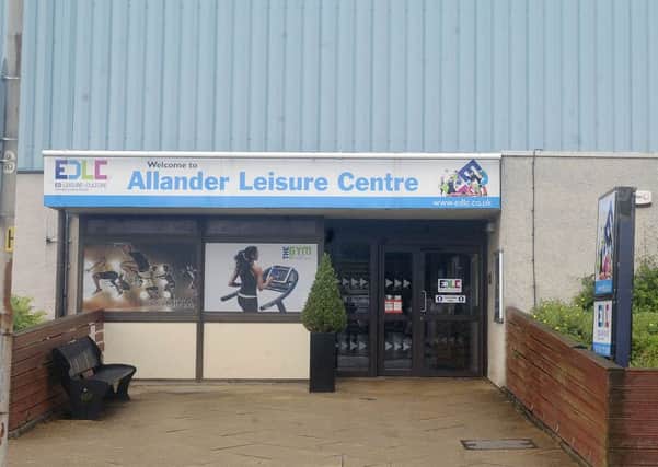 A dad claims his young daughters were put at risk when they were allowed to leave the Allander Leisure Centre on their own recently.