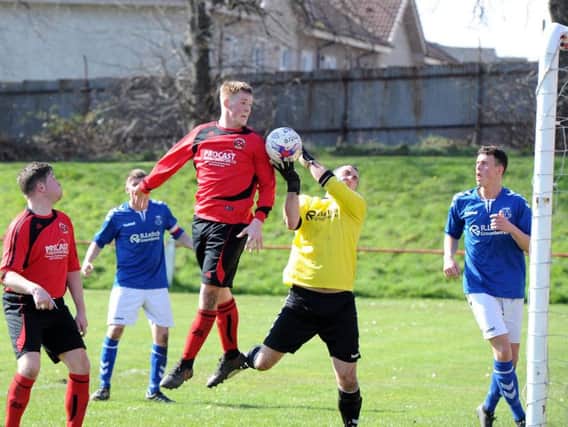 Thorniewood United launch an attack on the Darvel goal (Pic by Alan Watson)
