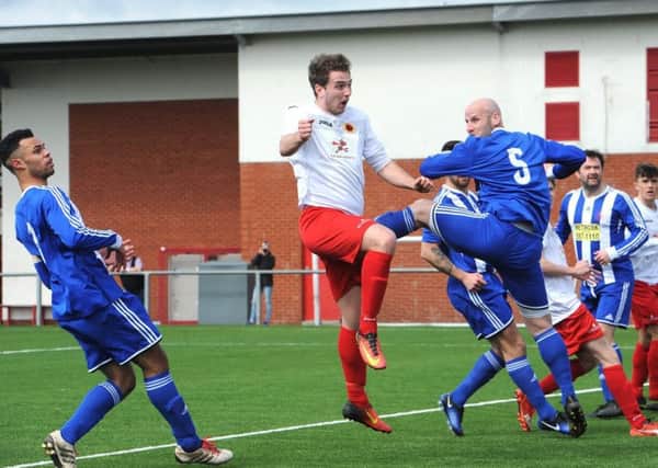 Rossvale on the attack against Vale of Clyde (pic by Jamie Forbes)