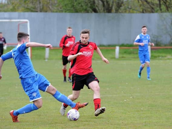 Thorniewood United (wearing red shirts) drew with Cambuslang on Saturday (Pic by Alan Watson)