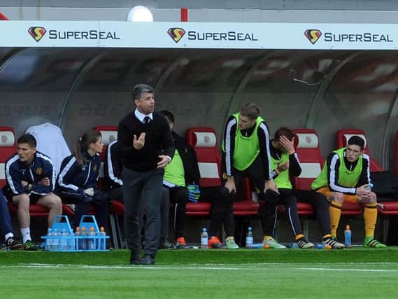 Manager Stephen Robinson cheers on Motherwell in 1-0 win at Hamilton (Pic by Alan Watson)