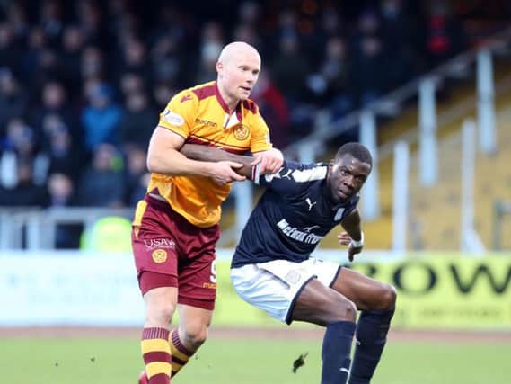 Motherwell striker Curtis Main battles with Dundee defender Genseric Kusunga (Pic by Ian McFadyen)