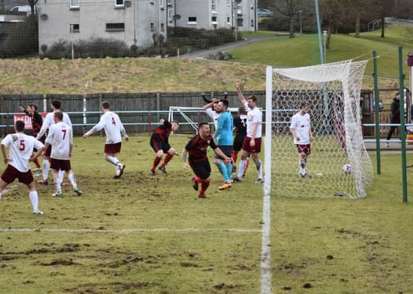 Rob Roy celebrate their dramatic late winner over Linlithgow Rose (pic by Scott Wilson)