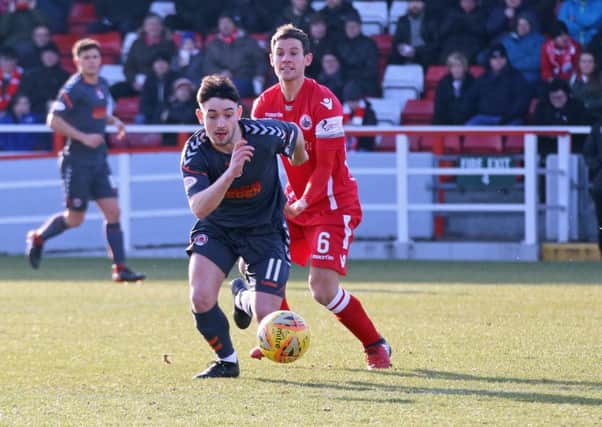Jack Boyle gets away from Stirling's Kevin Moon (pic by Craig Black Photography)