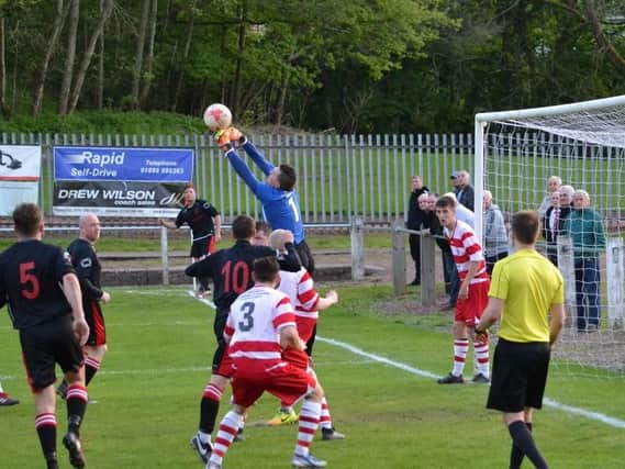 Action from Friday night's 2-2 draw between Lesmahagow and Forth (Pic by Elaine Robertson)