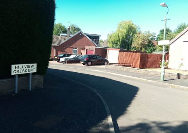 The new Hillview Crescent sign has apepared oppositite the existing one on the lamppost