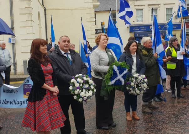 Wreath-laying at the site of Wallaces home by local politicians
