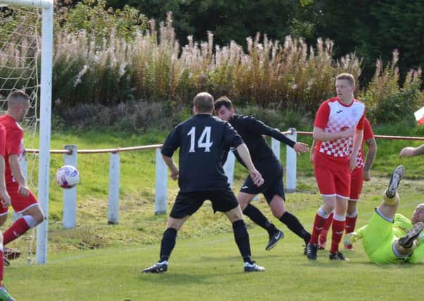 Rossvale couldnt find a way past the Neilston defence on Saturday.  (pic by HT Photography)