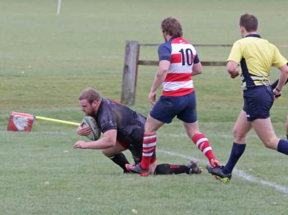 Donald Voas scores Biggars try (Pic by Nigel Pacey)
