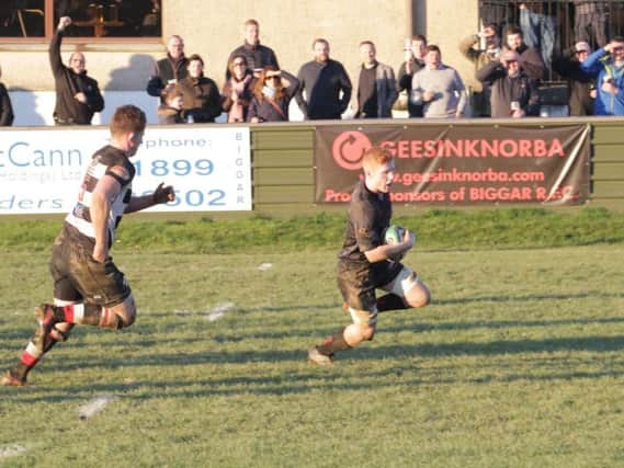 Biggars Lewis Stewart on his way to scoring the bonus point try (Pic by Nigel Pacey)