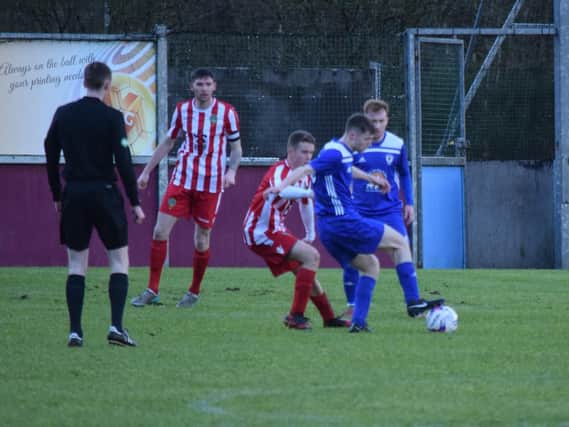 Kirkintilloch Roy Roy and Largs Thistle fought out a 2-2 draw (pic by Neil Anderson)