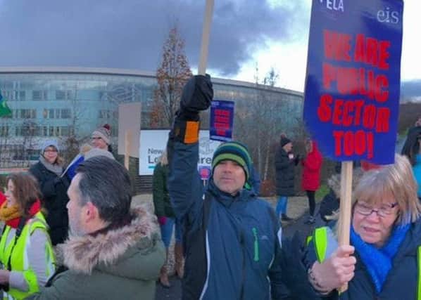 Lecturers from New College Lanarkshire take to the picket lines once more