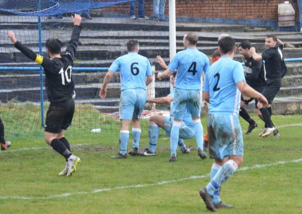 Rossvale celebrate Gary McGrath's equaliser at Arthurlie (pic by HT Photography/@dibsy_)