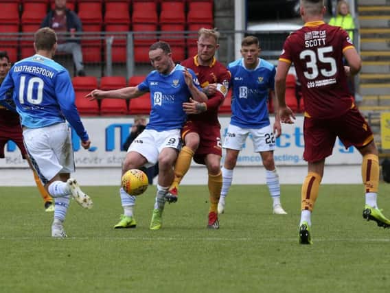 Richard Tait battles for possession in Perth on Saturday (Pic by Ian McFadyen)