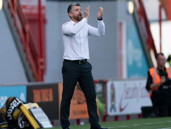 Stephen Robinson encourages his Motherwell players at Hamilton Accies (Pic by Ian McFadyen)