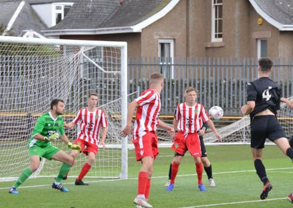 Rossvale put the Largs defence under pressure (pic: HT Photography/@dibsy_)