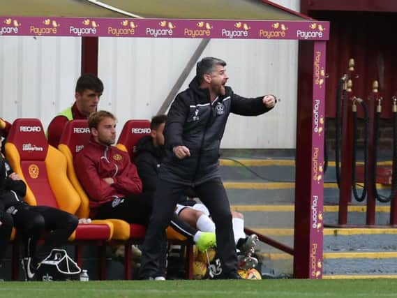 Motherwell manager Stephen Robinson roars his side on against Aberdeen (Pic by Ian McFadyen)