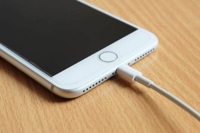 Here's how to charge your phone and preserve its battery life (Photo: Shutterstock)